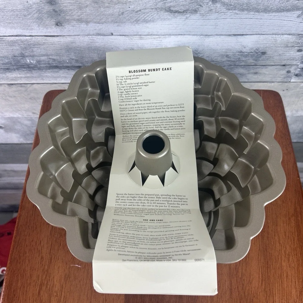 Nordic Ware Bundt Blossom Pan 10 Cup Non-Stick Aluminum Silver
